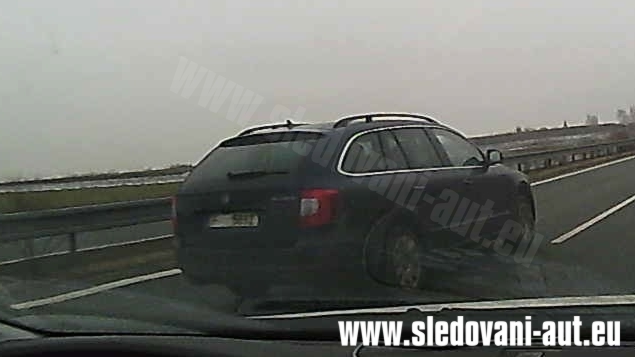 skoda-superb-combi-2013-zezadu.jpg, 84kB