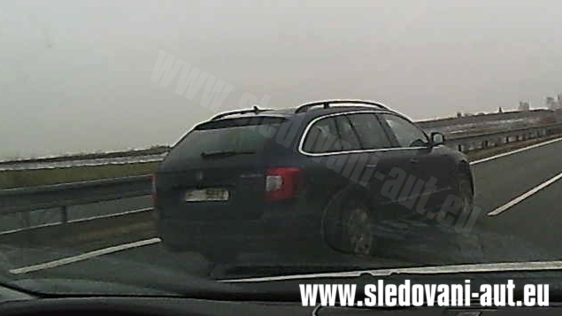 skoda-superb-combi-2013-zezadu.jpg, 84kB